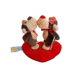 CASAL DE MACACO NO CORAÇÃO DE PELÚCIA