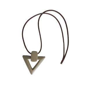 Colar Com Pingente de Triângulo